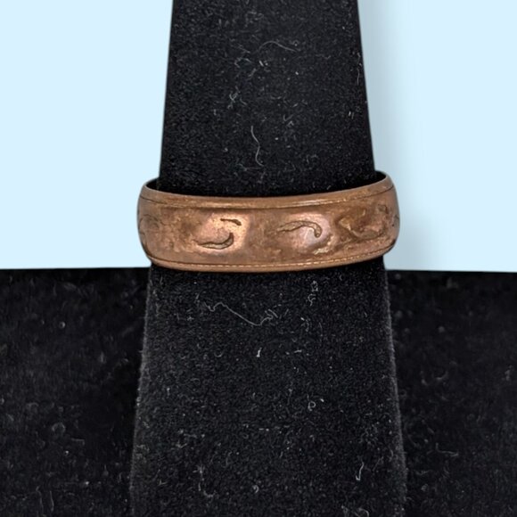 V. Etched Copper Band Ring - Picture 1 of 8